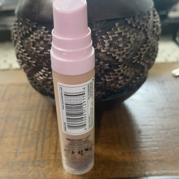 NYX Bare With Me Concealer LIGHT - Picture 3 of 3